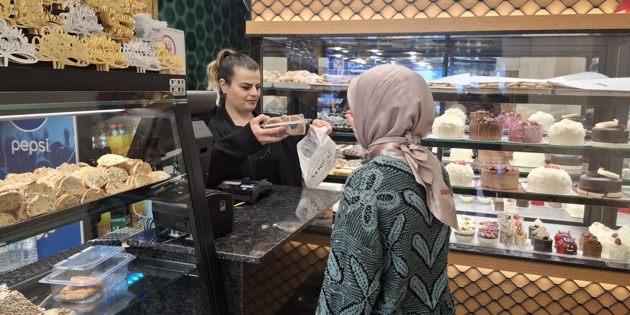 Vatandaşlar kandil simidine yoğun talep gösterdi