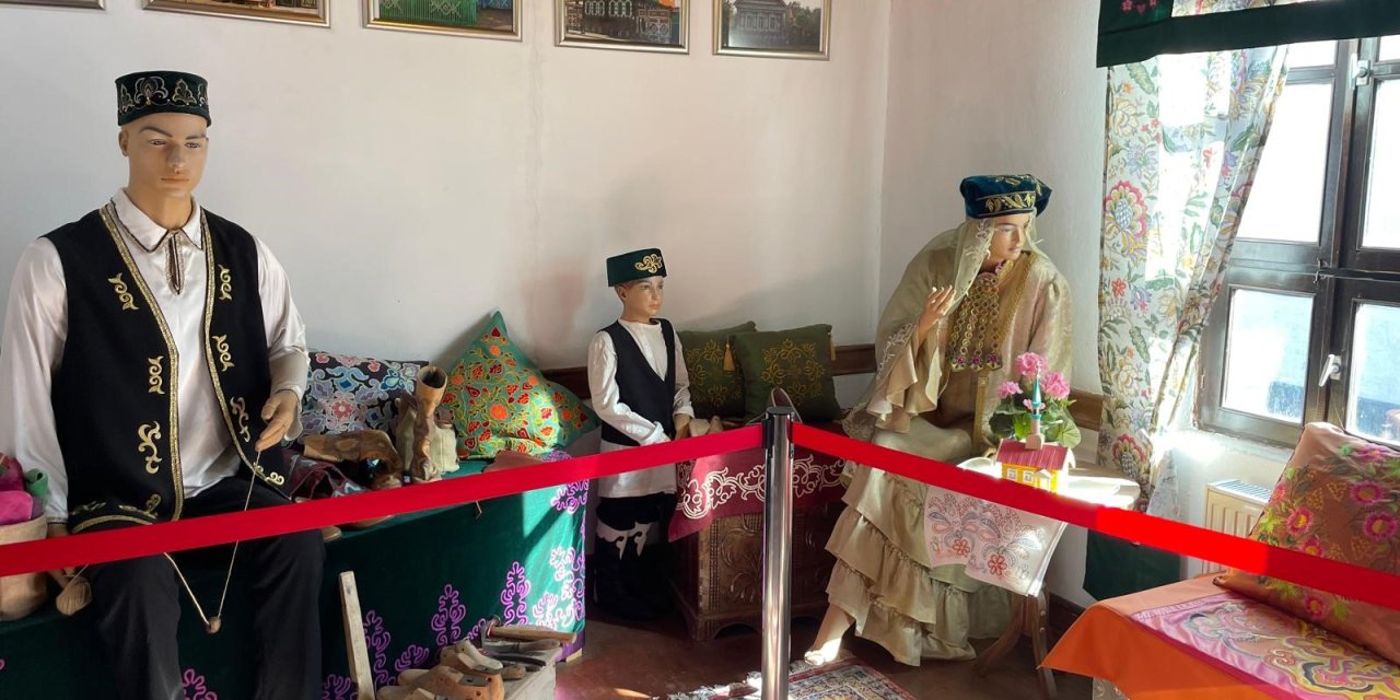 Kazan Tatarları hazırladıkları müzede kültürlerini aktarıyor