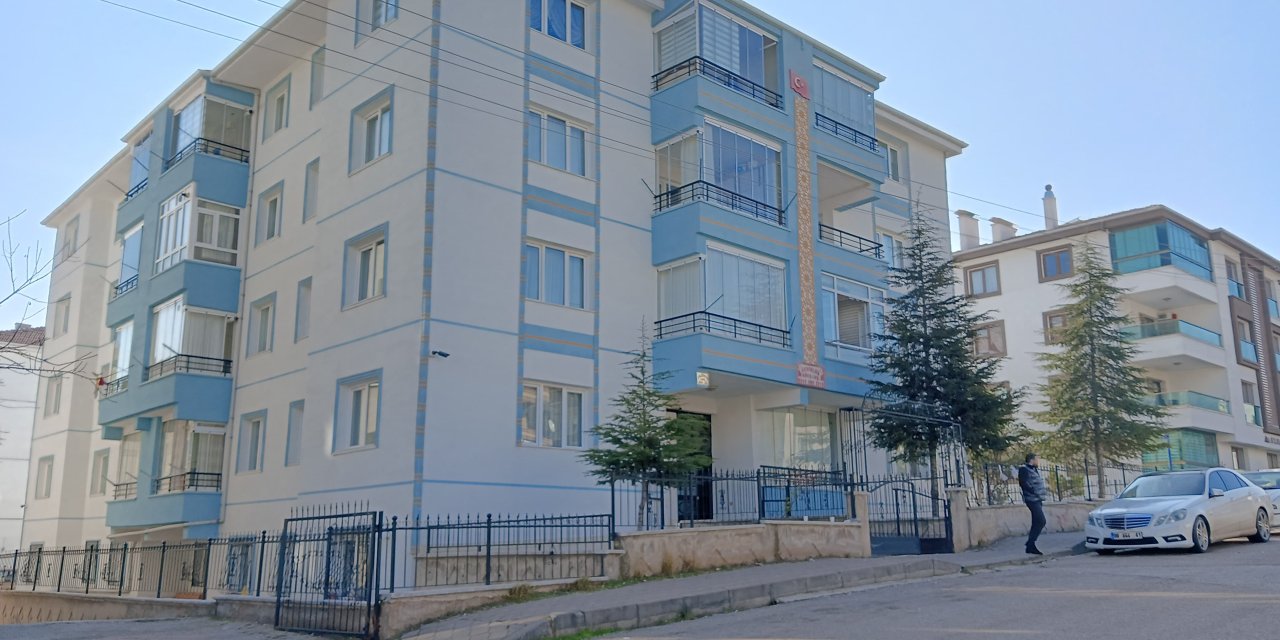Eşini bıçaklayan adam daha sonra intihar etti