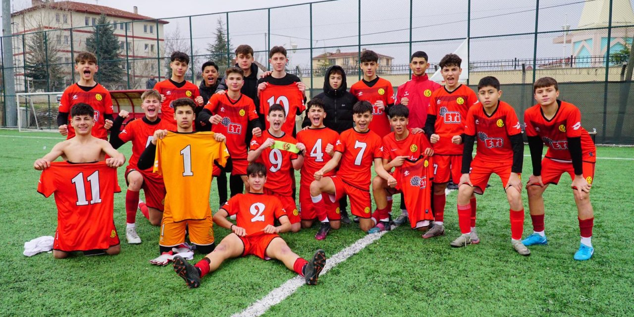 Akademide çifte zafer
