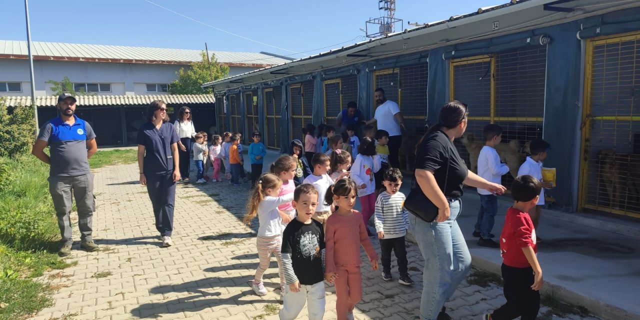 Eskişehir’de minikler sevimli dostlarla vakit geçirdi