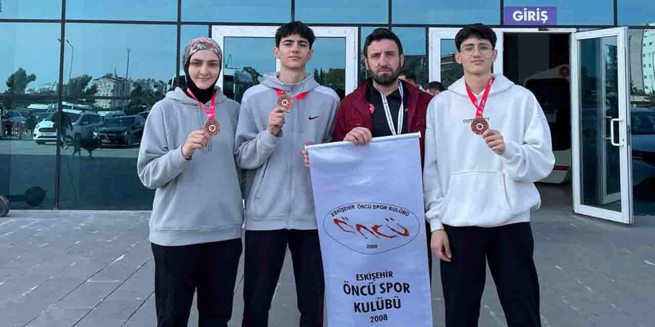 Öncüspor Antalya’da kürsüye çıktı