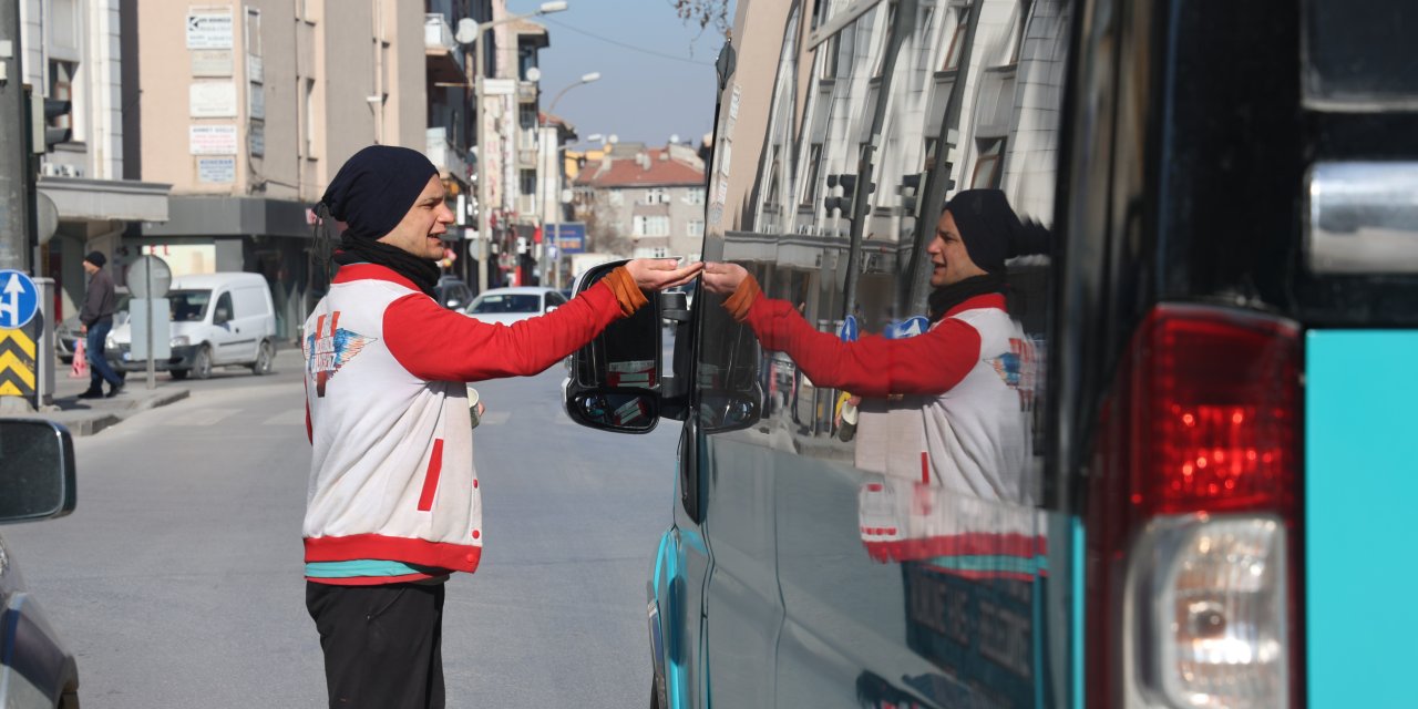"Kendi işim olduğu için severek, aşkla yapıyorum"