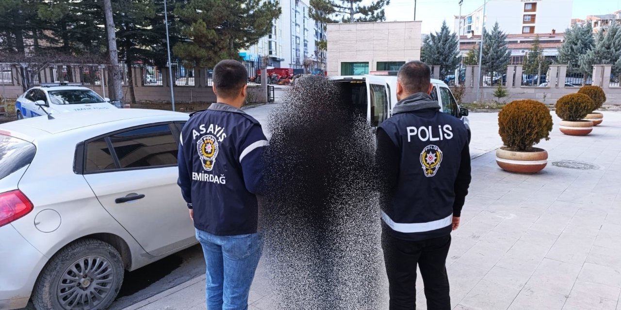 Afyon'da zehir tacirlerine operasyon: 35 kişi yakalandı
