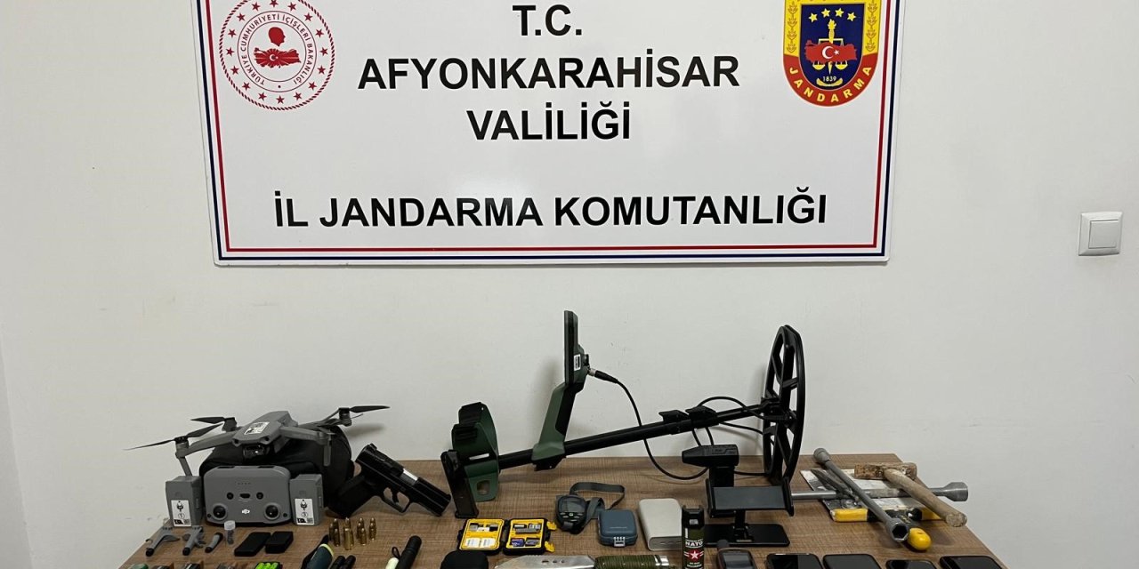 Kaçak kazı yapan şahıslara polisten baskın!