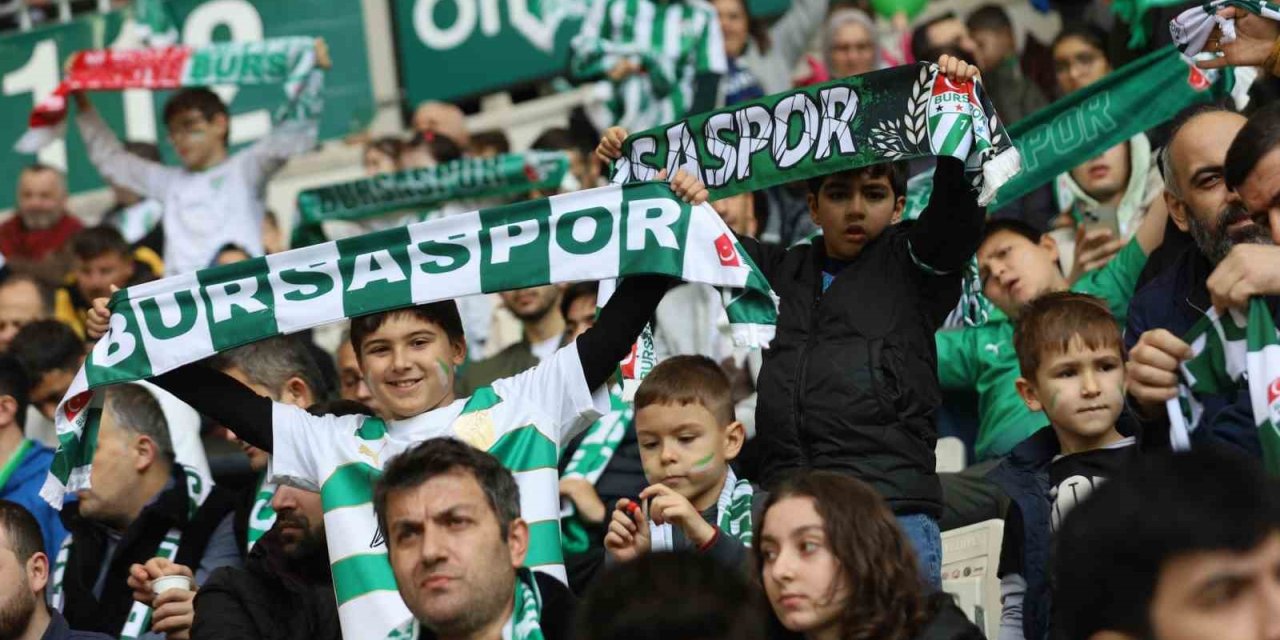 Çocuklar Bursaspor coşkusunu Büyükşehir’le yaşadı