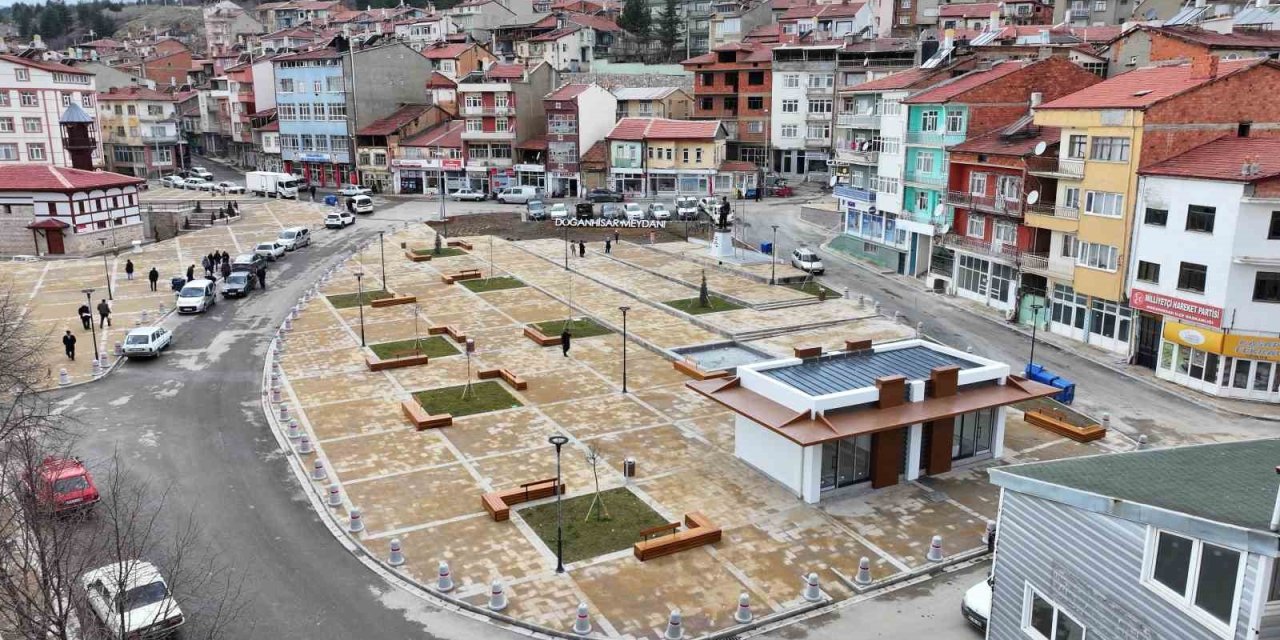 Başkan Altay: "Doğanhisar meydan düzenleme çalışmamız hayırlı olsun"