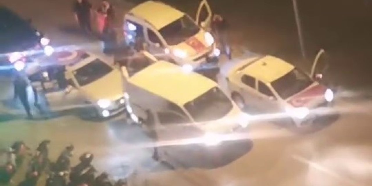 "Asker eğlencesi" yapan gençler yolu kilitledi