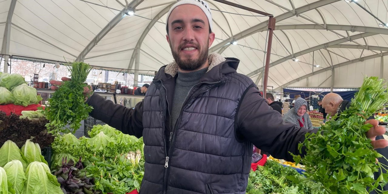 Yeni mezunken iş bulamadı pazarcı oldu