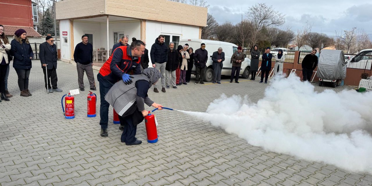 Eskişehir'de yaşlılar yangına karşı müdahaleyi öğrendi
