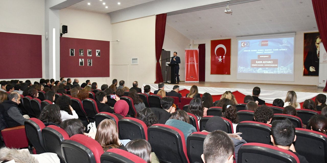 İlker Astarcı Eskişehir’de öğrencilerle buluştu
