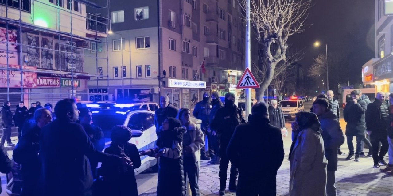Komşu esnafların tartışmasında kan aktı
