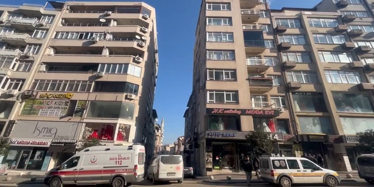 Genç kız 8'inci kat balkonundan aşağı düştü