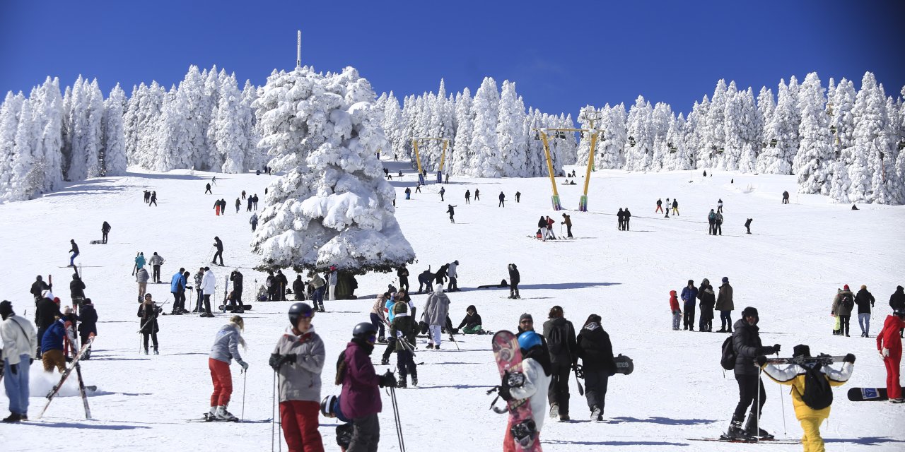 Uludağ'da turistler pistlere akın etti