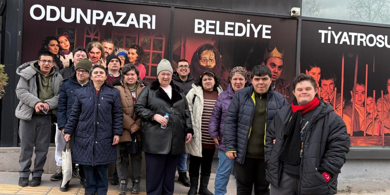 Engelsiz Kültür Merkezi özel bireyleri sanatla tanıştırıyor