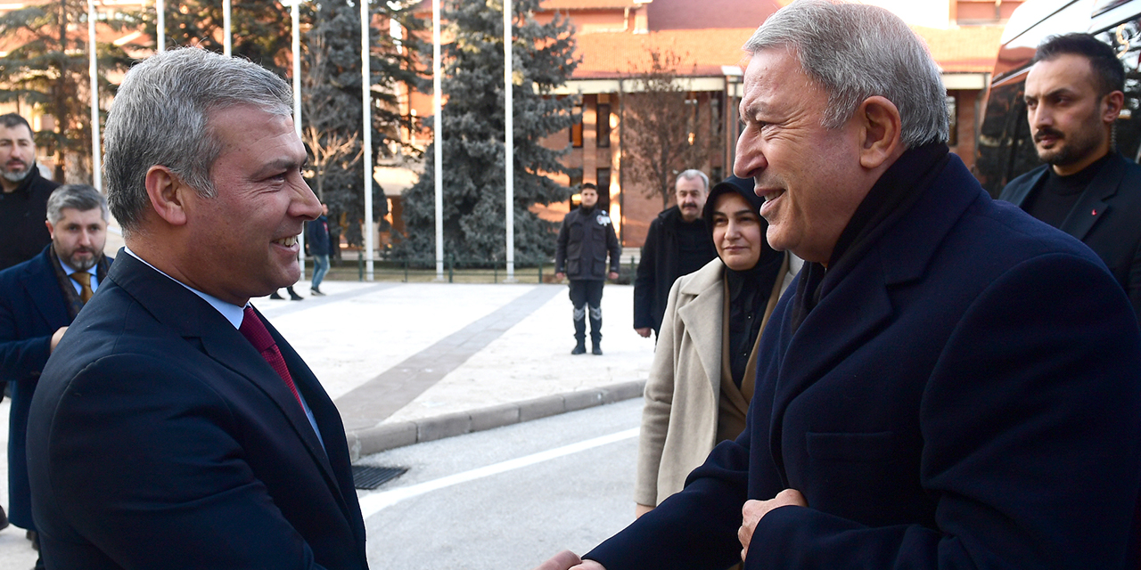 Hulusi Akar Anadolu Üniversitesini ziyaret etti