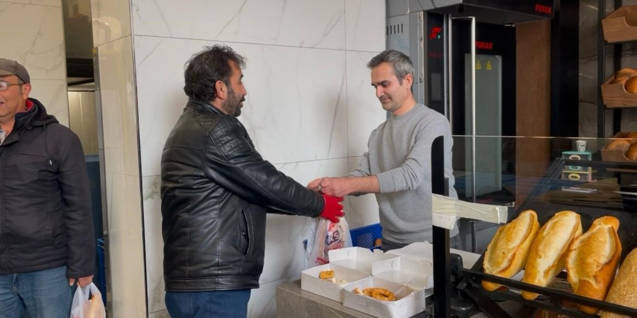 Eskişehir'de bir fırın ücretsiz ekmek dağıtımı gerçekleştirdi