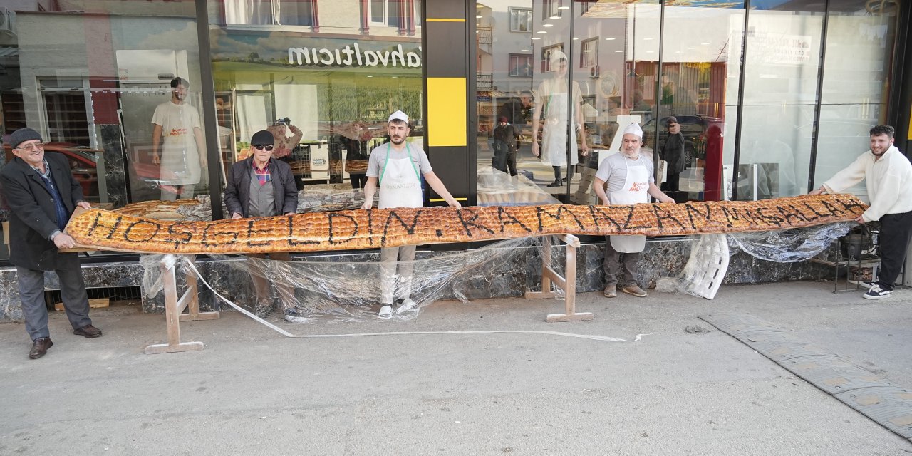 7 metrelik pide vatandaşları şok etti