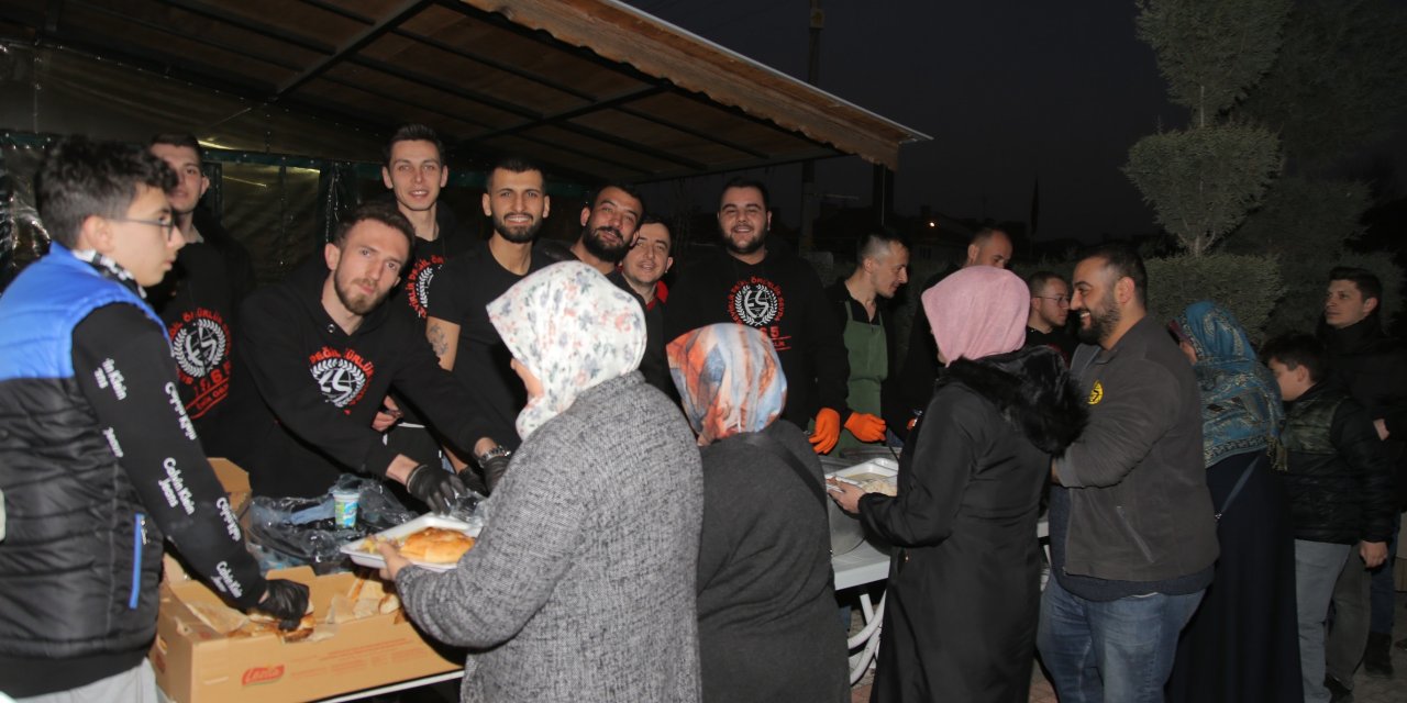 Es Es’li gençlerden iftar organizasyonu