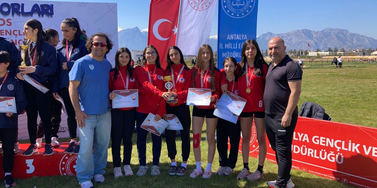 Atletler Antalya’da esti