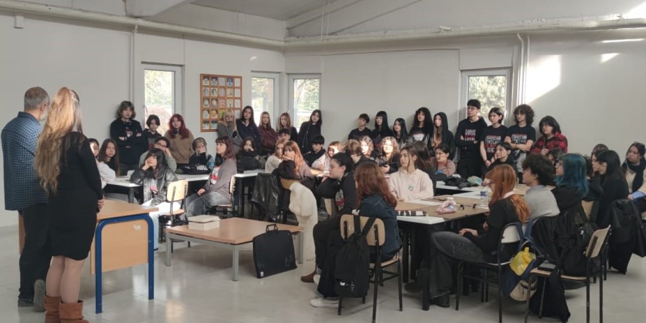 Eskişehir'de gençlere ücretsiz resim atölyesi düzenlendi
