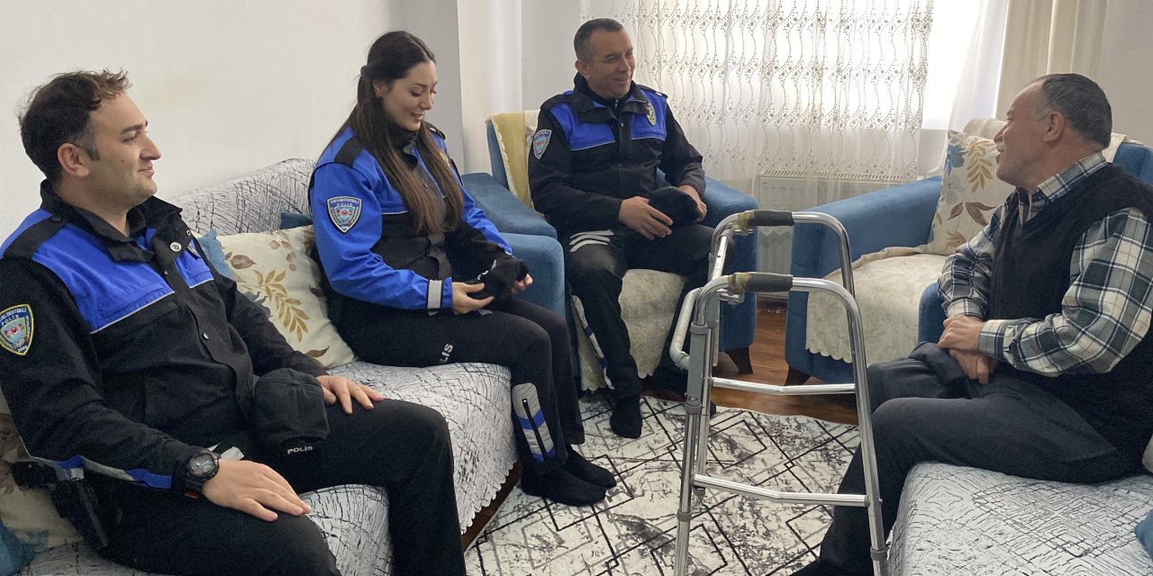 Eskişehir'de polis ekipleri Ertuğrul amcayı yalnız bırakmadı