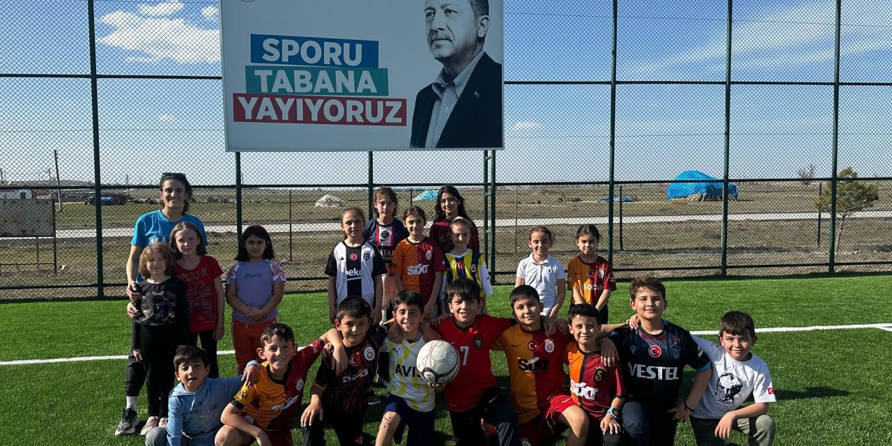 Mahmudiye'de küçükler atletizm antrenmanları yapılıyor