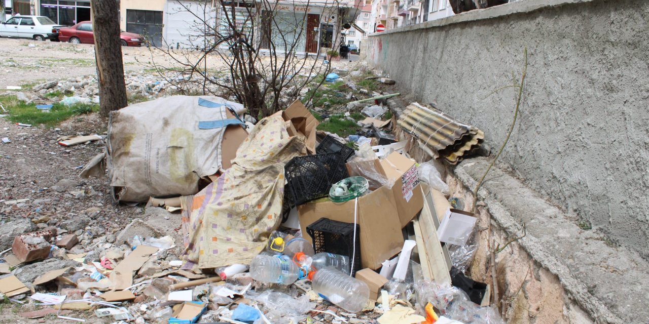 Eskişehir'de eğitim yuvasının dibinde hoş olmayan manzara