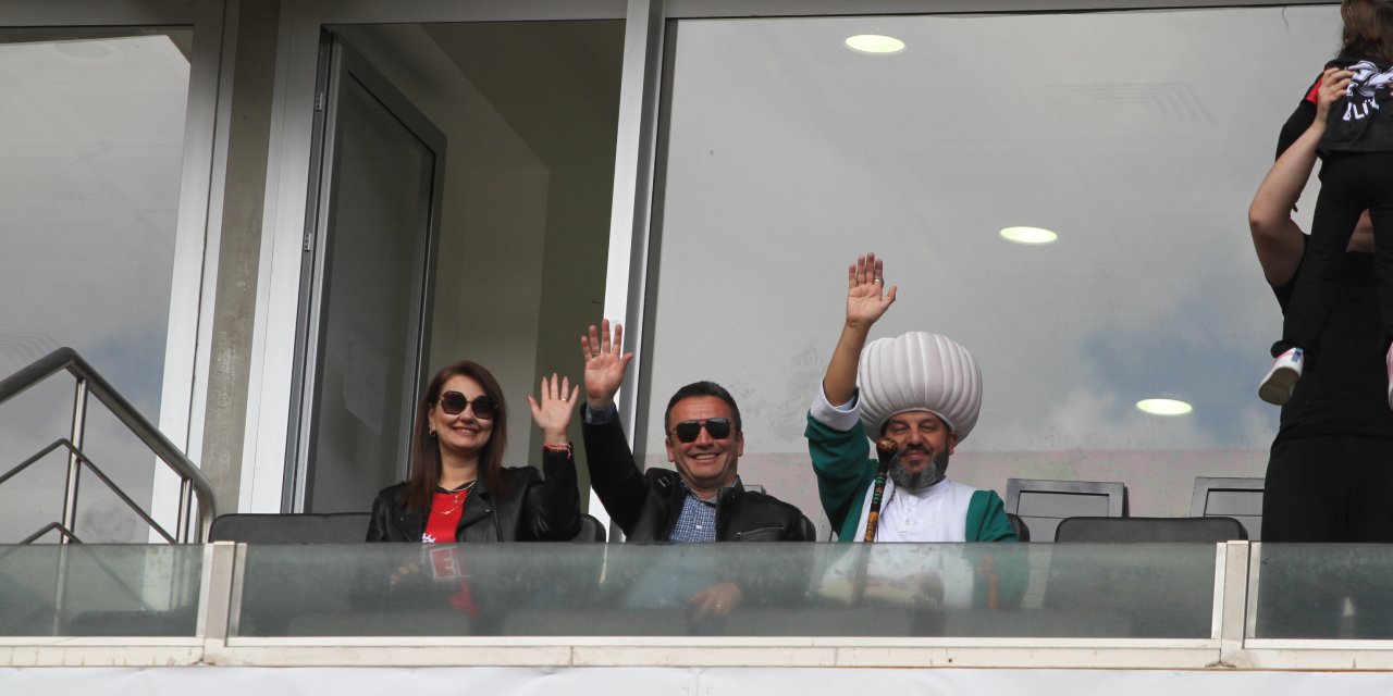 Bizim hoca renk kattı