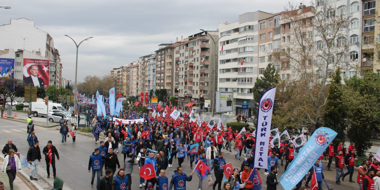 "Yaşasın 1 Mayıs alanlardayız"