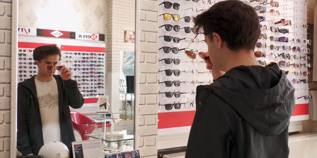 "Yüz şekline uygun çerçeve tercih edilmeli"