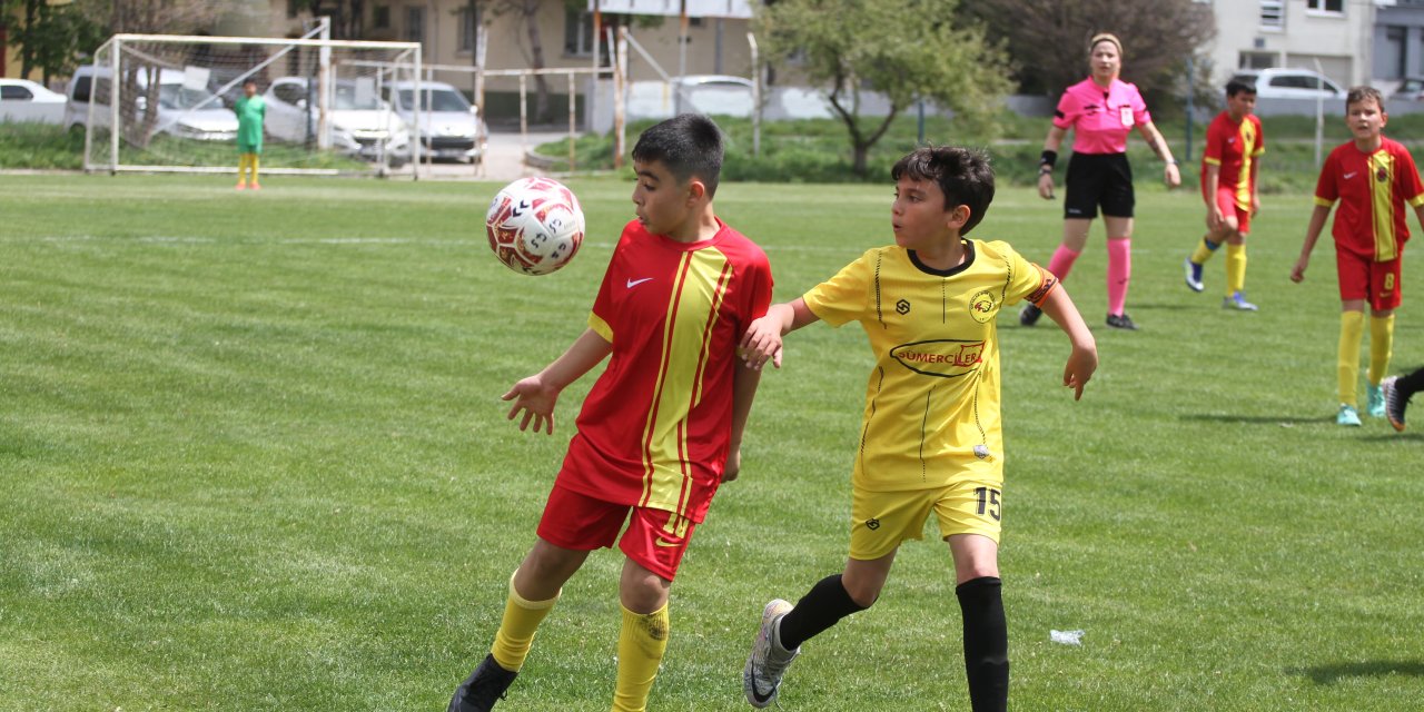 Miniklerin futbol resitali start aldı