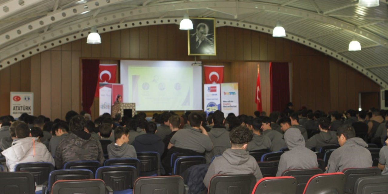 Öğrenciler girişimcilik yolculukları için bilgilendirildi