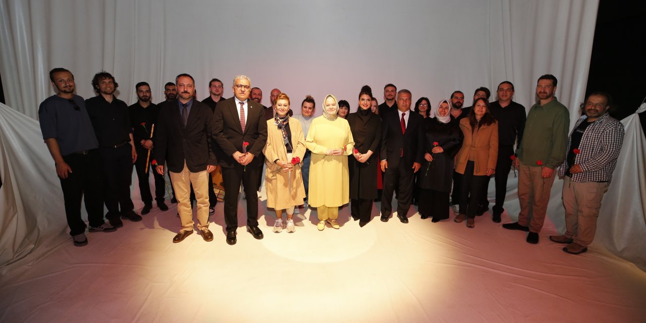 “Aşk Neyledi Yunus” oyununun galası yapıldı