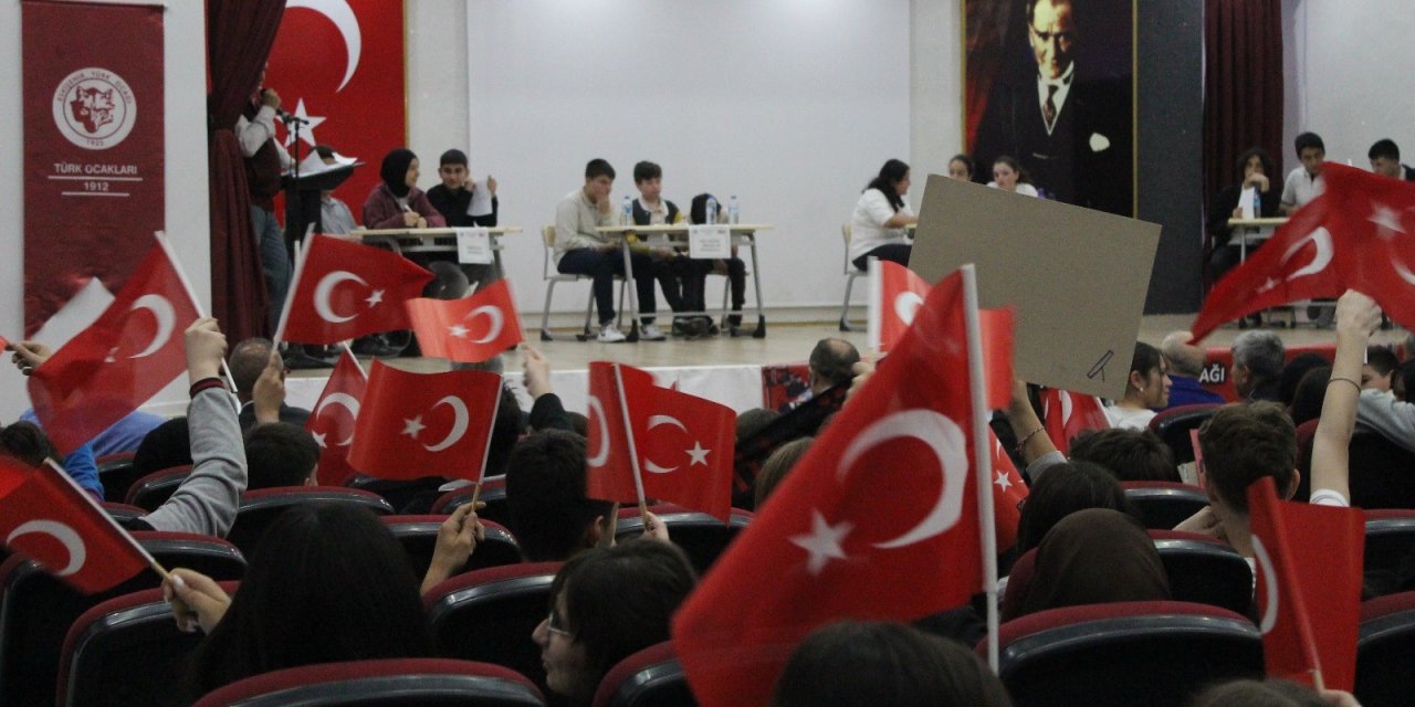 Yarışmacı öğrencilere ödülleri takdim edildi