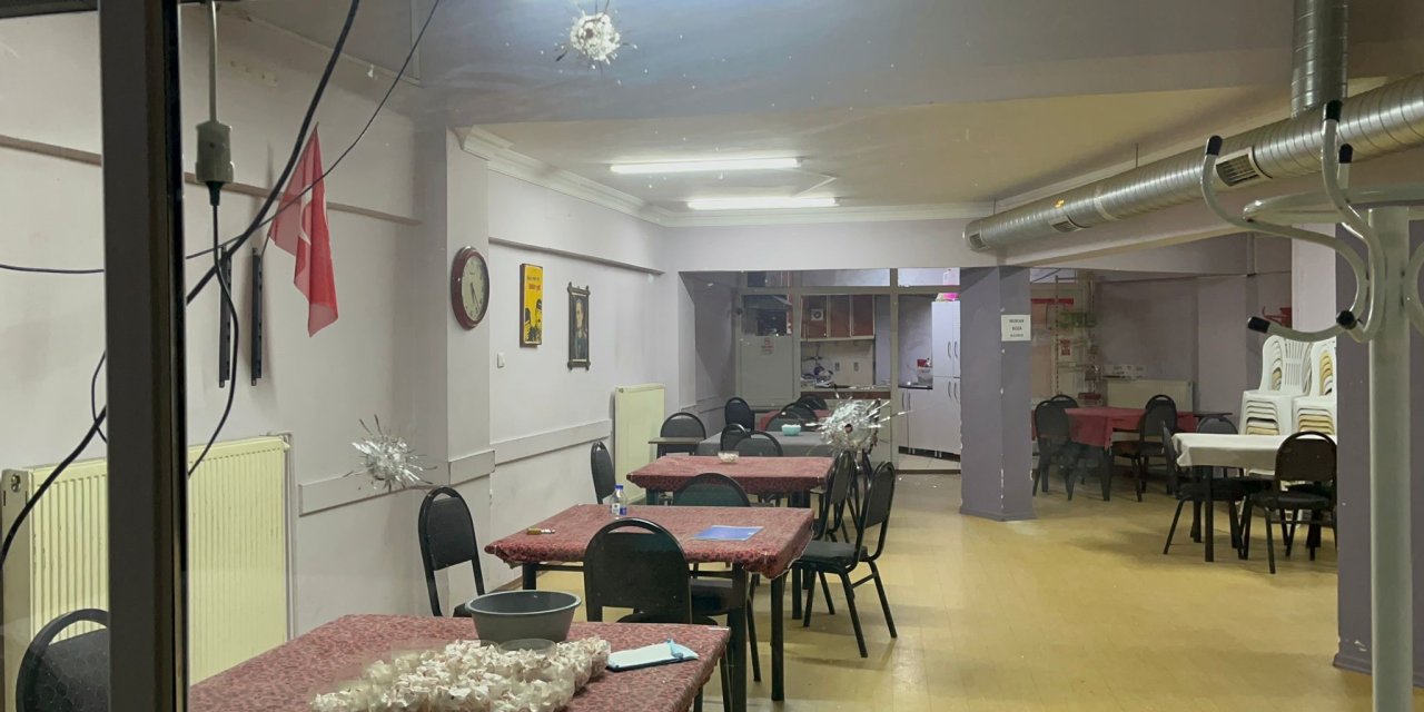 Bursa'da kıraathaneyi kurşuna dizdiler