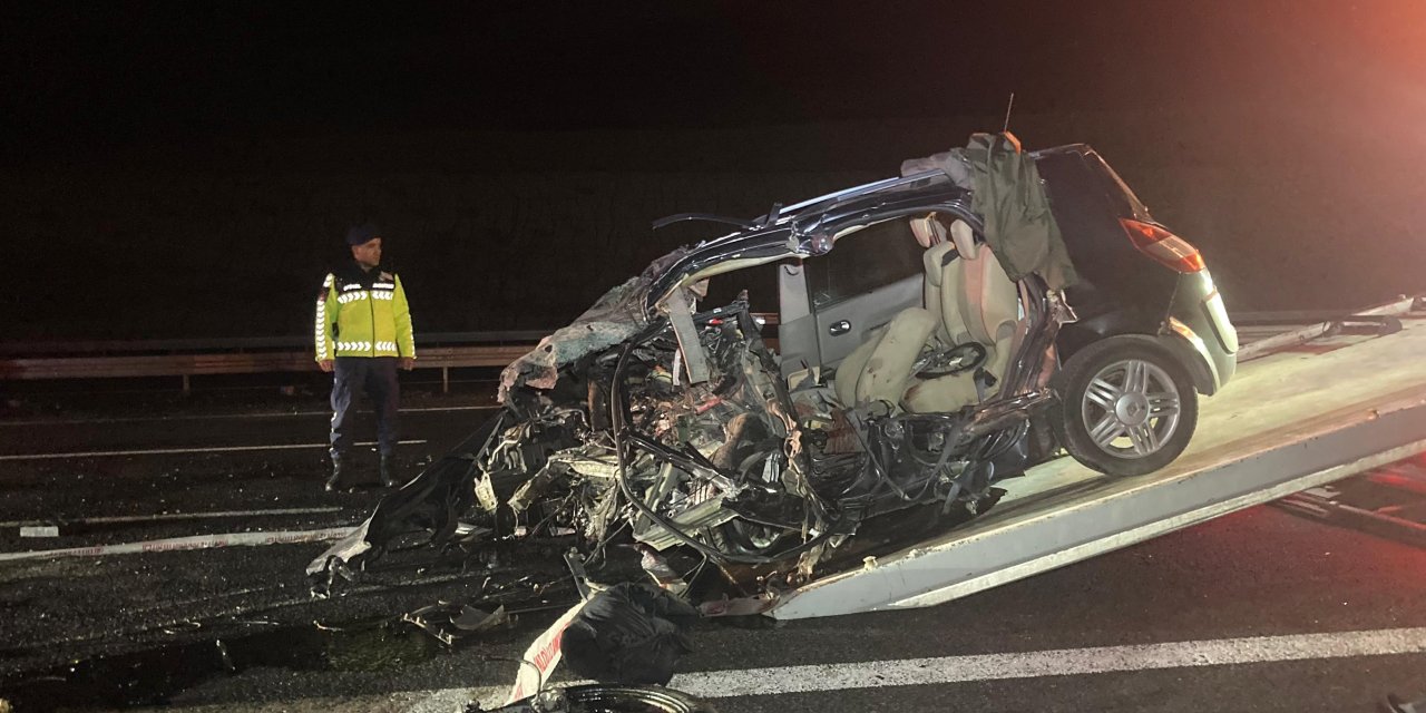 Ankara'da 2 otomobil birbirine girdi: 4 ölü, 1 yaralı