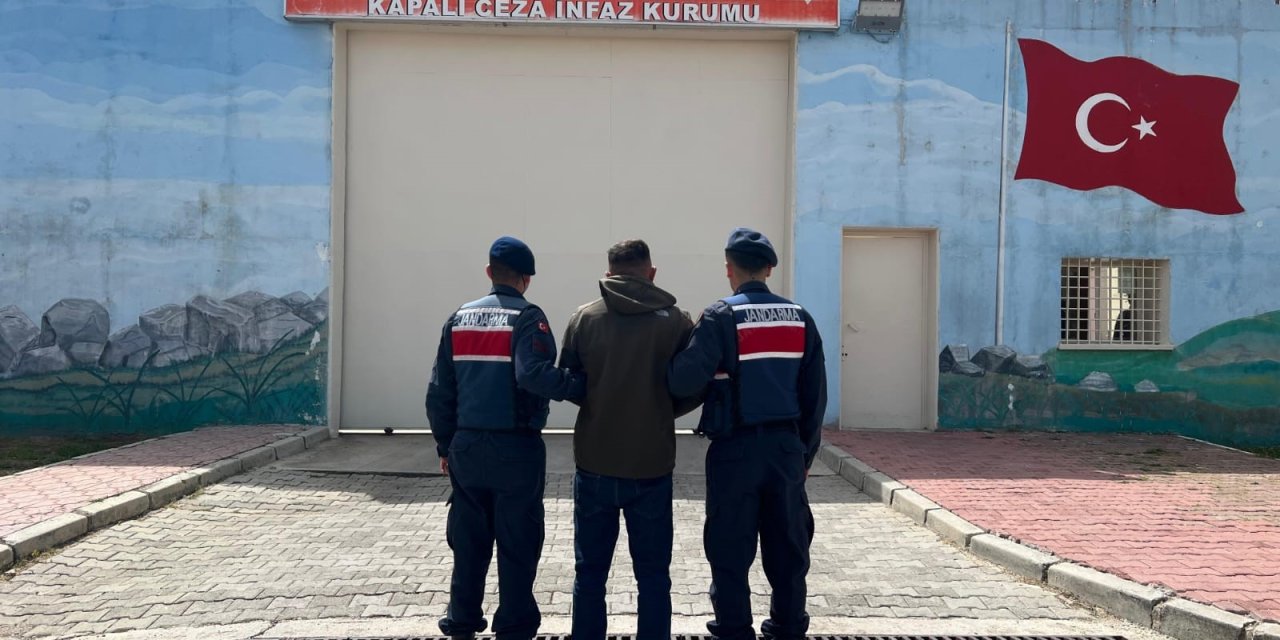 4 yıl 2 ay hapis cezasıyla aranan bir şahıs yakalandı