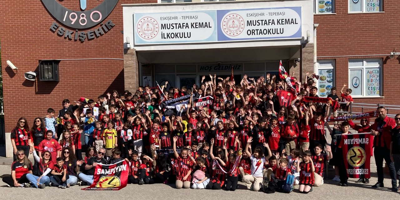 Öğrencilerin Eskişehirspor aşkı