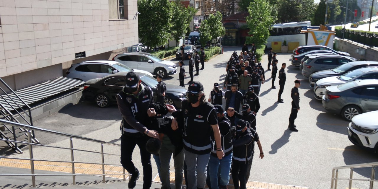 Eskişehir’de FETÖ’yü finanse eden Maydonoz Döner'e baskın!