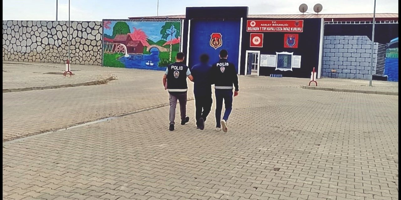 20 yıl 2 ay 22 gün hapis cezasından perukla kaçmaya çalıştı