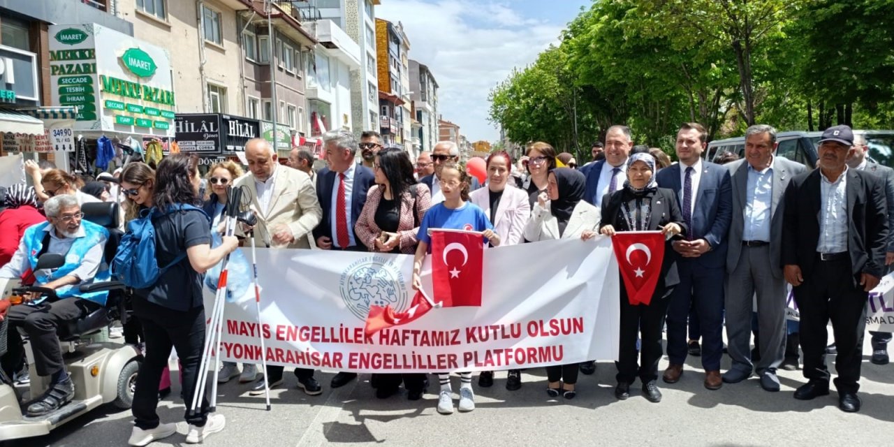Afyonkarahisar Engelliler Festivali yapılan yürüyüşle başladı