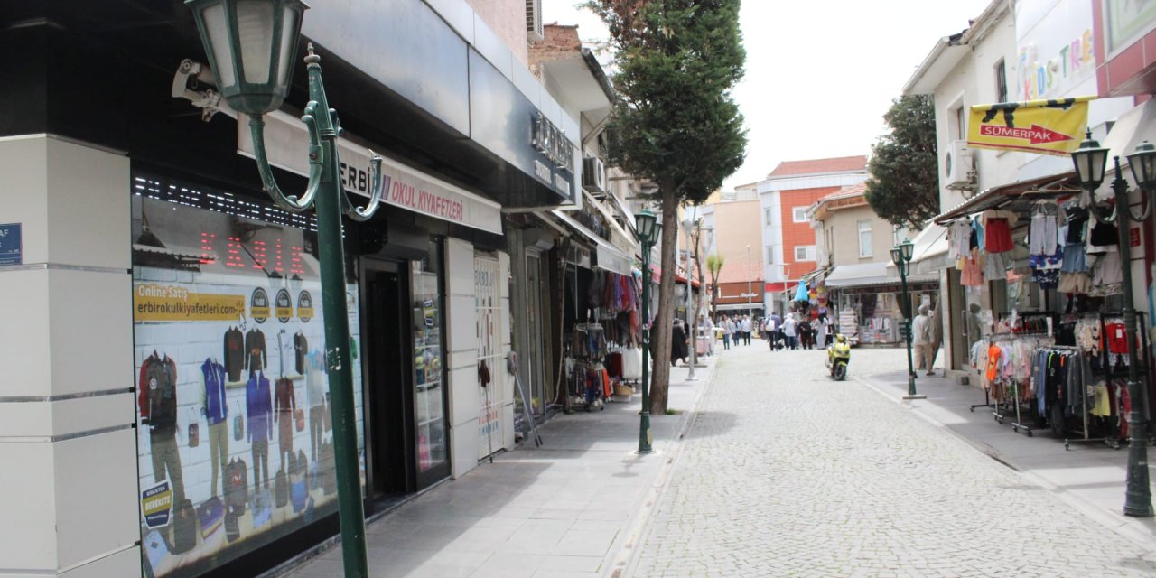 Eskişehir'de esnaf 1 yılı aşkın süredir aydınlatma sorunu yaşıyor
