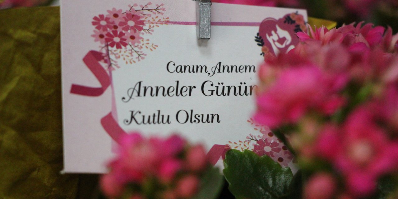 Anneler Günü öncesi çiçekçilerde hareketlilik başladı
