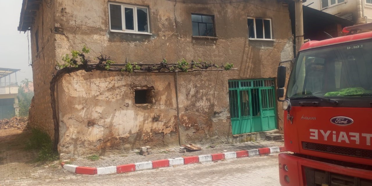 Yaşlı adamın evi kül oldu!