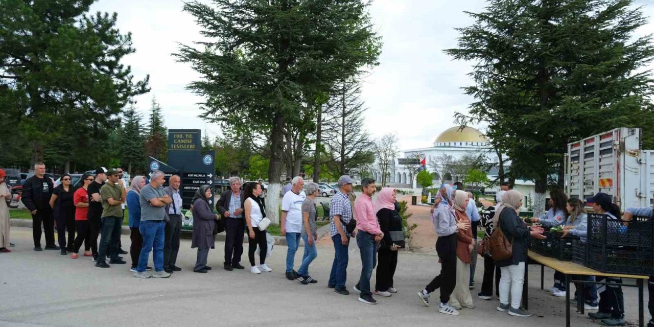 Eskişehir Büyükşehir Belediyesi’nden duygulandıran çiçek jesti