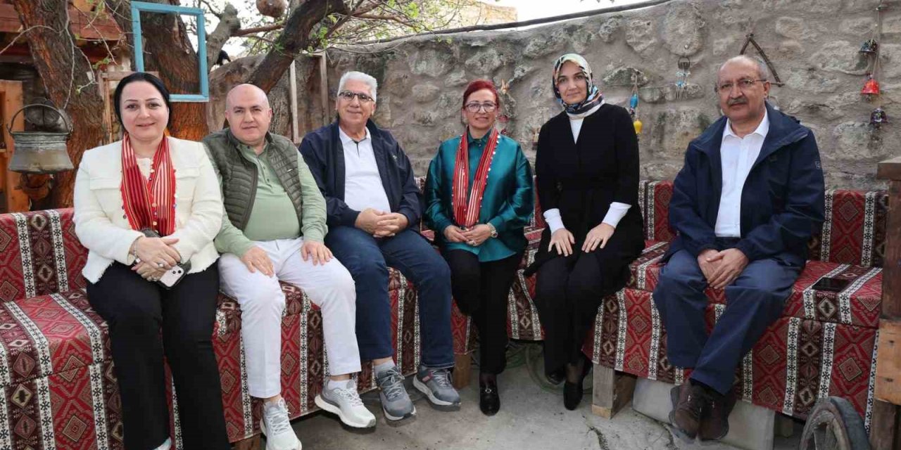 Vali Yiğitbaşı BİK üyelerine Frig Vadisi’ni gezdirdi