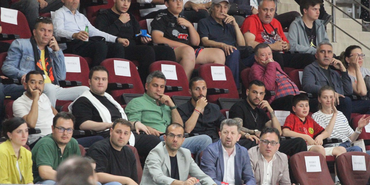 Es-Es’liler yakından takip etti