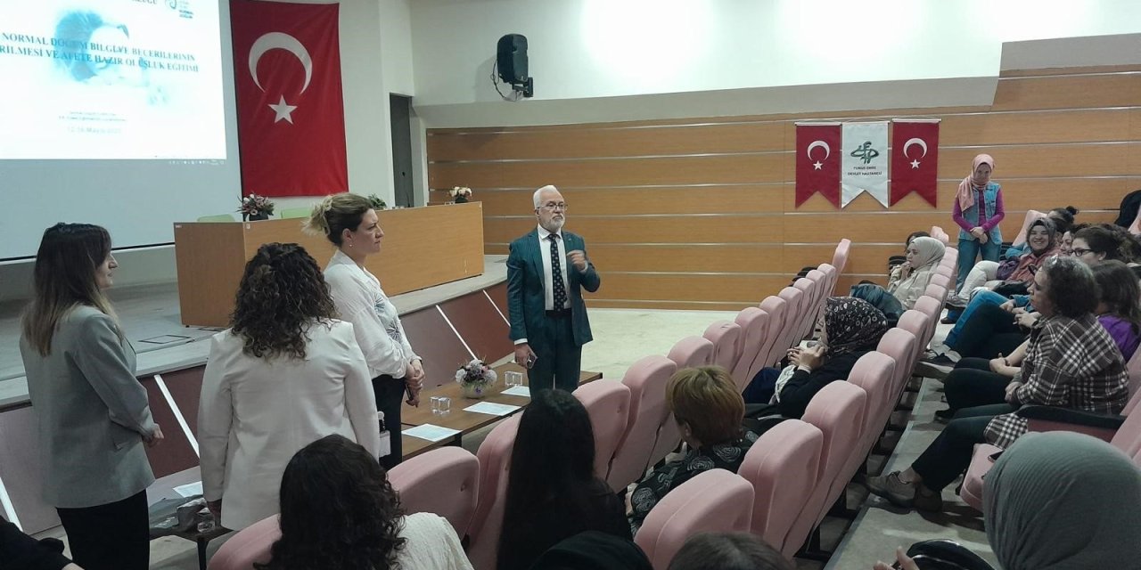 Eskişehir’de ebelik ve normal doğum eğitimi verildi