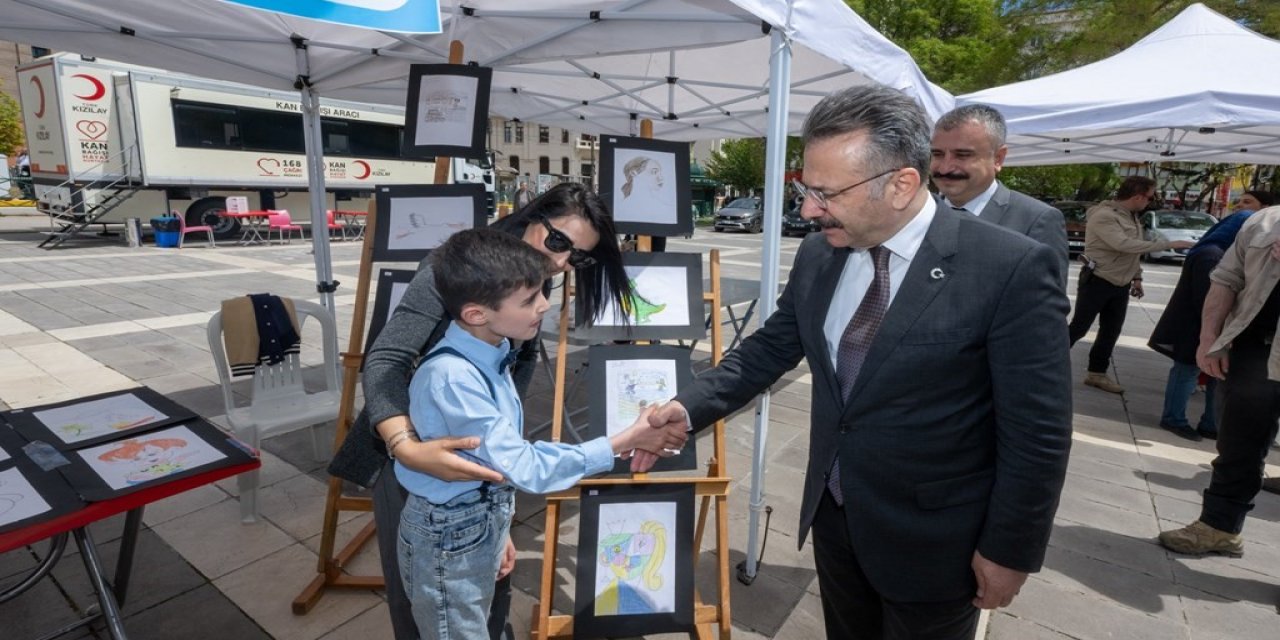 Vali Aksoy "Engelsiz Hayır Panayırı" etkinliğine katıldı